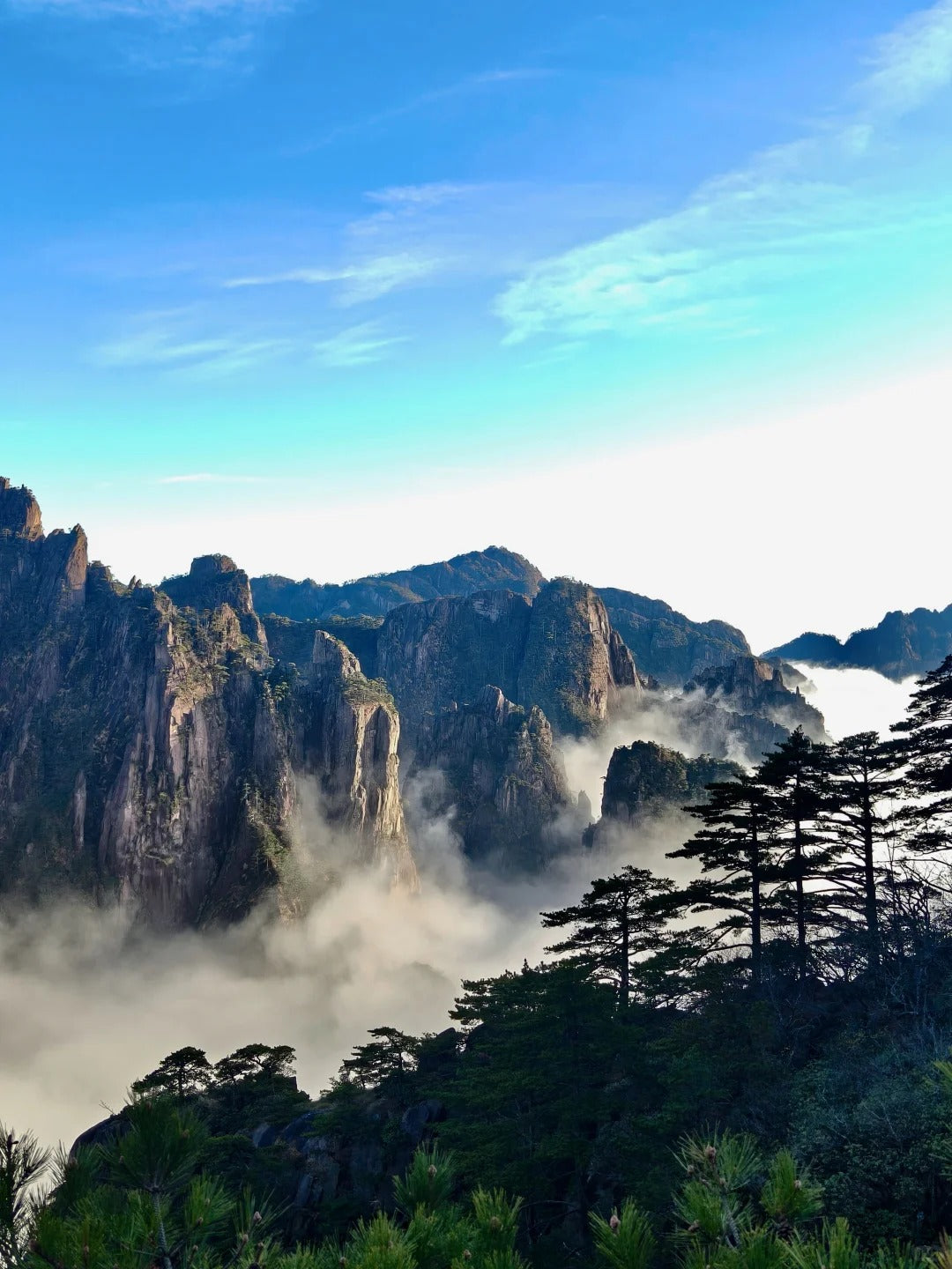 Majestic Huangshan: 5-Day Mountains & Lakes Diary Tour